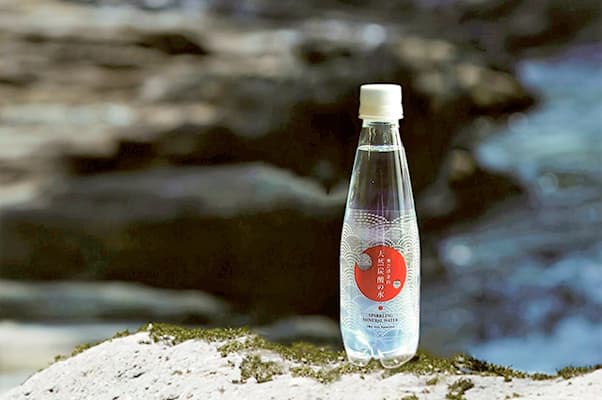 奥会津金山天然炭酸の水